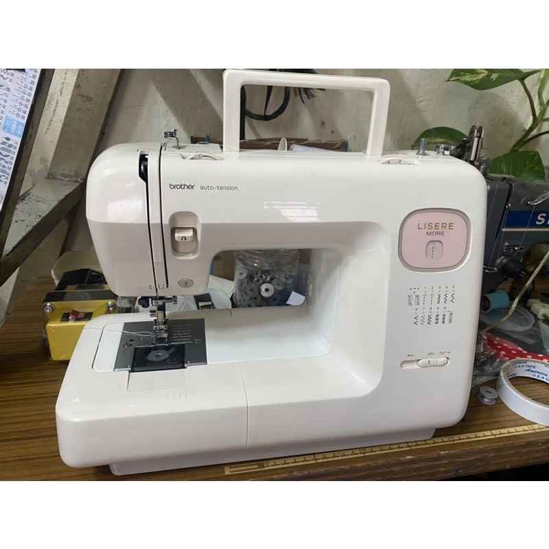 Máy may gia đình Brother Lisere