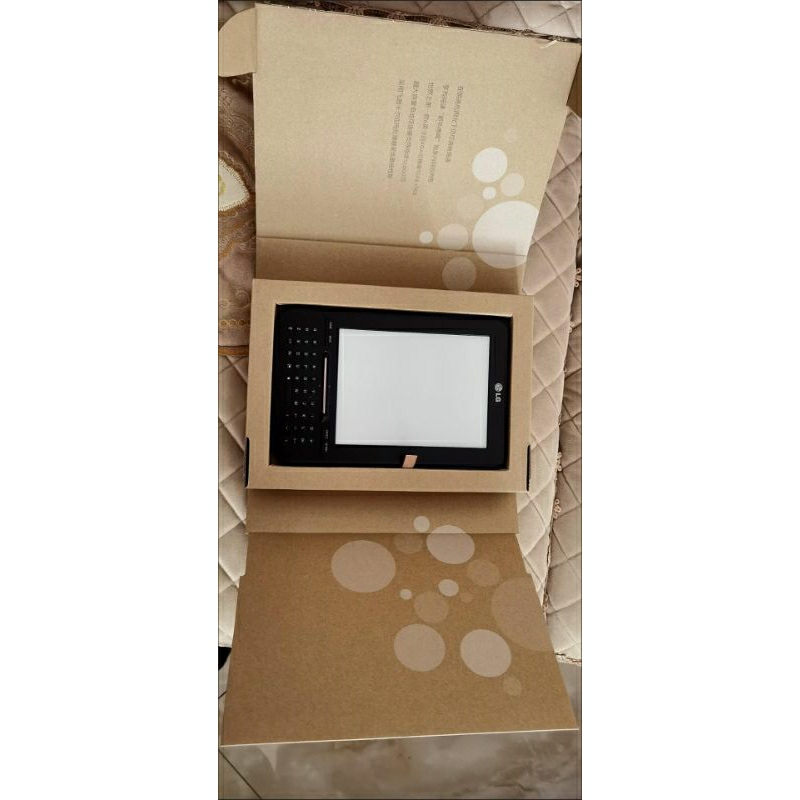 Máy đọc sách giá rẻ LG R6020BQ . NEW FULLBOX 100%