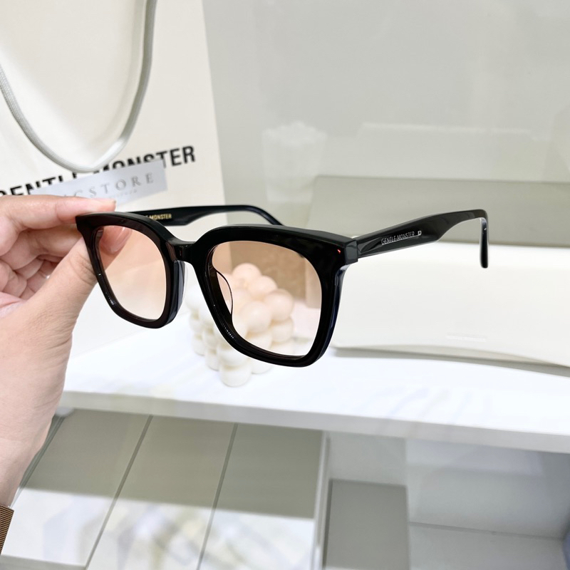 KÍNH MÁT CAO CẤP MOMATI  CHỐNG 100% TIA UV BY MCSTORE