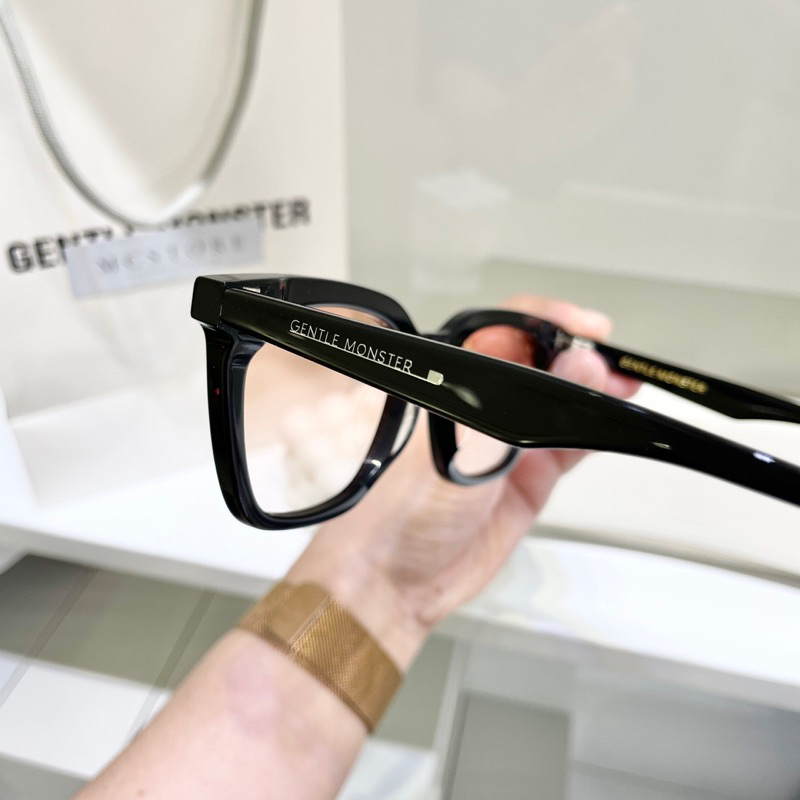 KÍNH MÁT CAO CẤP MOMATI  CHỐNG 100% TIA UV BY MCSTORE