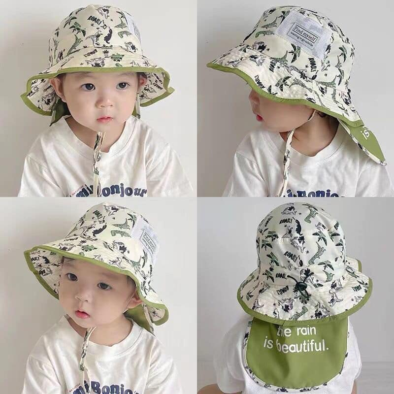 Nón tiện quá mom ơi, lại có chổ che phía sau gáy cho các bé nữa, giờ nắng