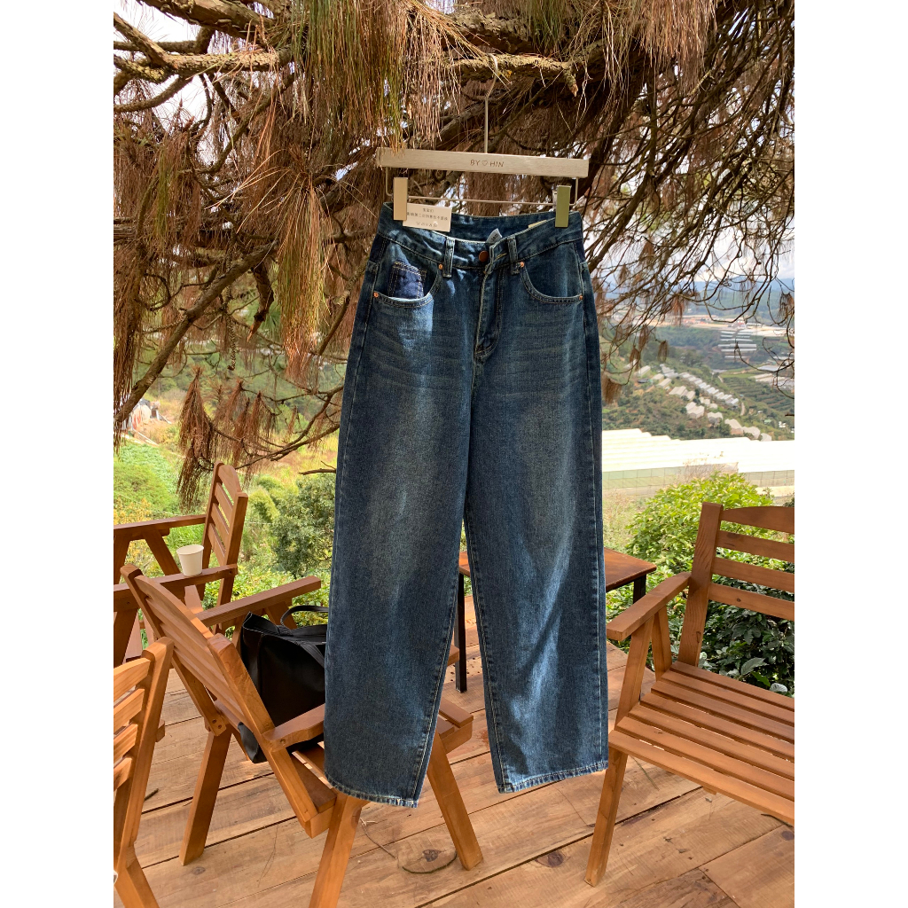 Q443 - QUẦN JEANS ỐNG RÔNG TÚI SAU HOẠ TIẾT