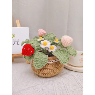 Chậu hoa dâu tây bằng len, hoa len handmade.