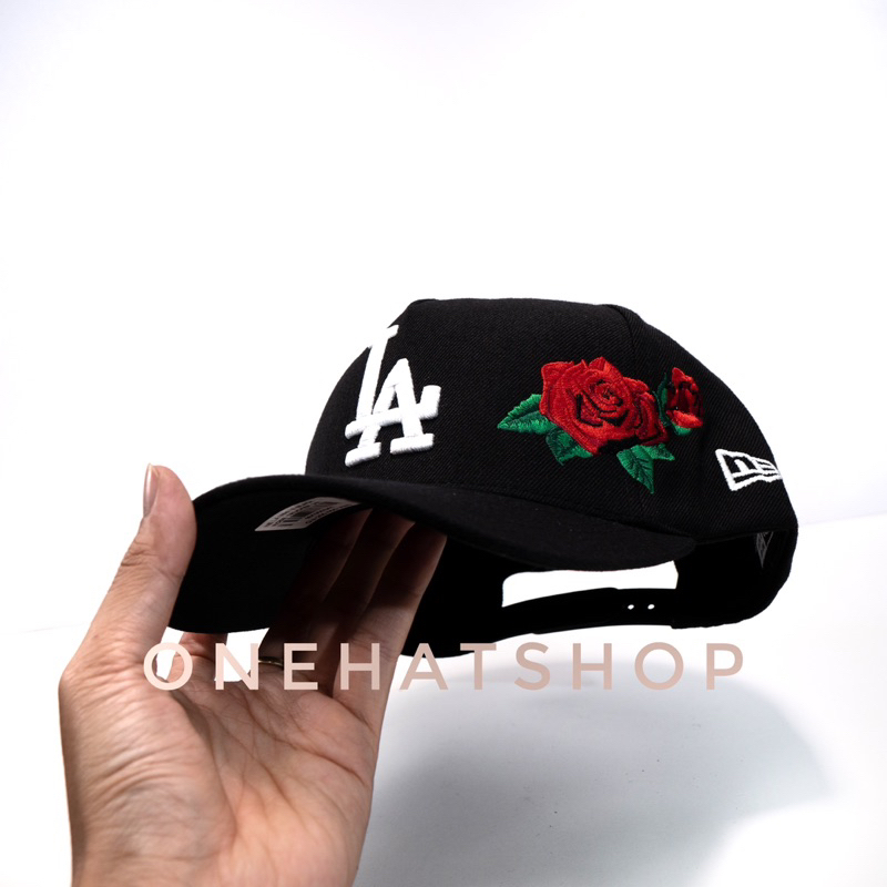 Nón lưỡi trai fom vuông Trucker logo thêu bông hoa hồng chất lượng cao