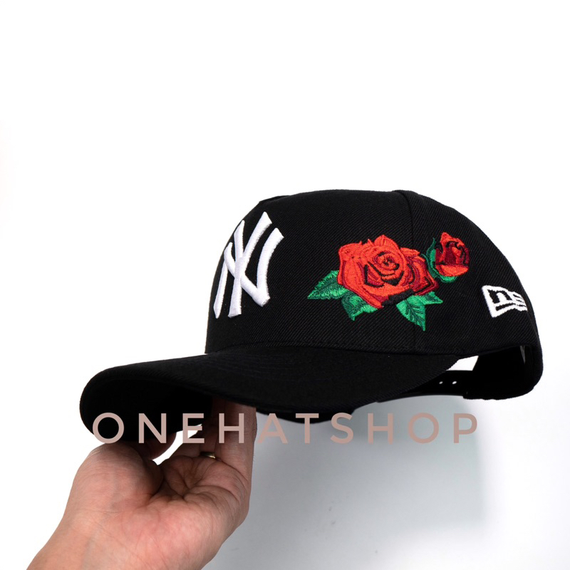 Nón lưỡi trai fom vuông Trucker logo thêu bông hoa hồng chất lượng cao