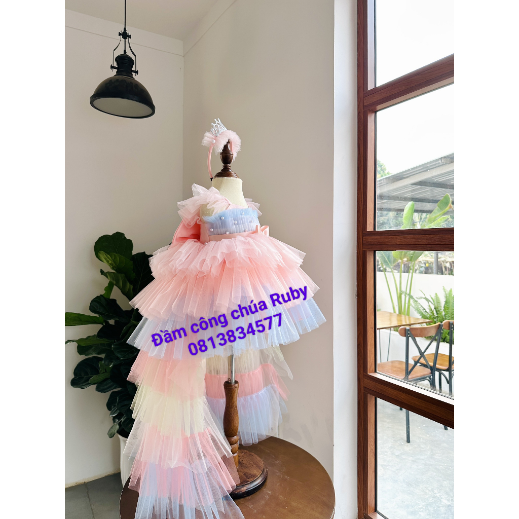 Đầm ren cầu vồng đuôi dài