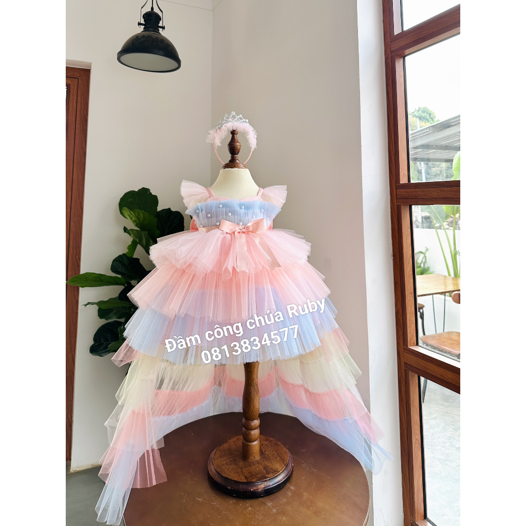 Đầm ren cầu vồng đuôi dài