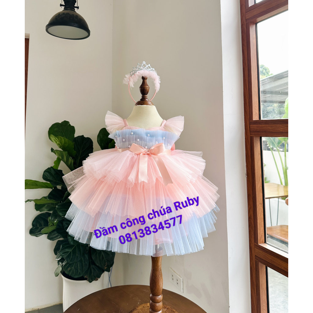 Đầm ren cầu vồng đuôi dài