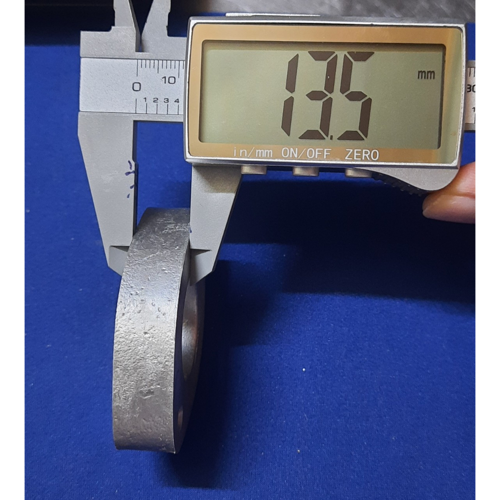 Thớt nhôm đóng bình xăng con