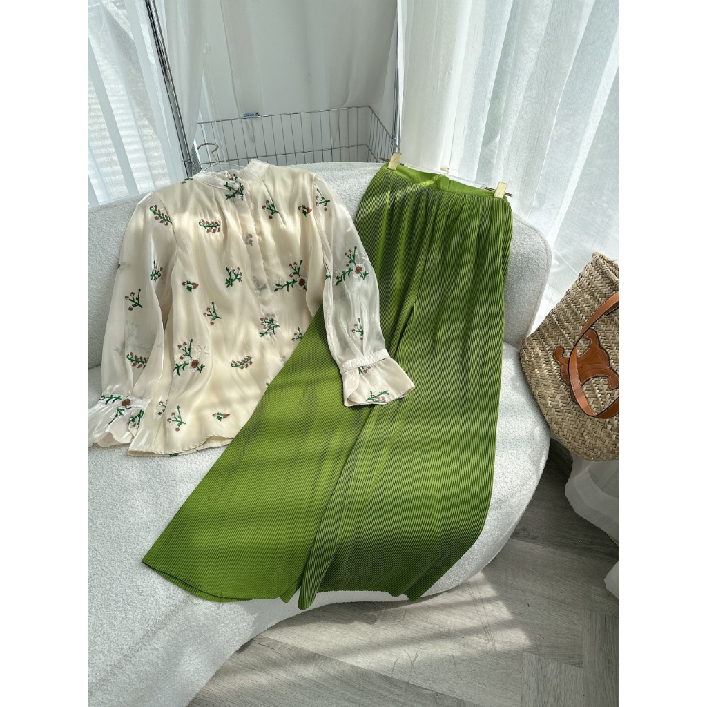 SET SƠ MI KEM TƠ THÊU HOA TAY LOE + QUẦN XANH SUÔNG DẬP LY (TH)