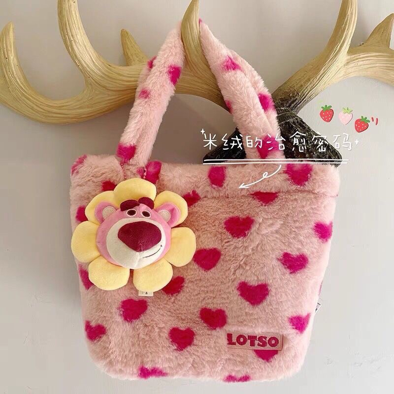TÚI XÁCH LOTSO TRÁI TIM KÈM MÓC KHÓA ĐẦU GẤU DÂU (tặng kèm 5 miếng sticker gấu dâu)
