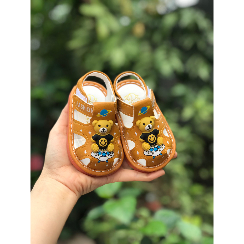 Sandal tập đi bé trai, bé gái - dép rọ tập đi cho bé đính gấu đáng yêu bít mũi bào vệ chân siêu nhẹ còi bipbip 903