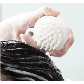 Lược gội đầu massage silicon muji làm sạch da đầu, thư giãn & kích thích mọc tóc