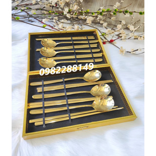 BỘ 6 đôi đũa và 6 muỗng Hàn Quốc có hộp mạ vàng sang trọng (có bán lẻ) (Ảnh shop tự chụp)
