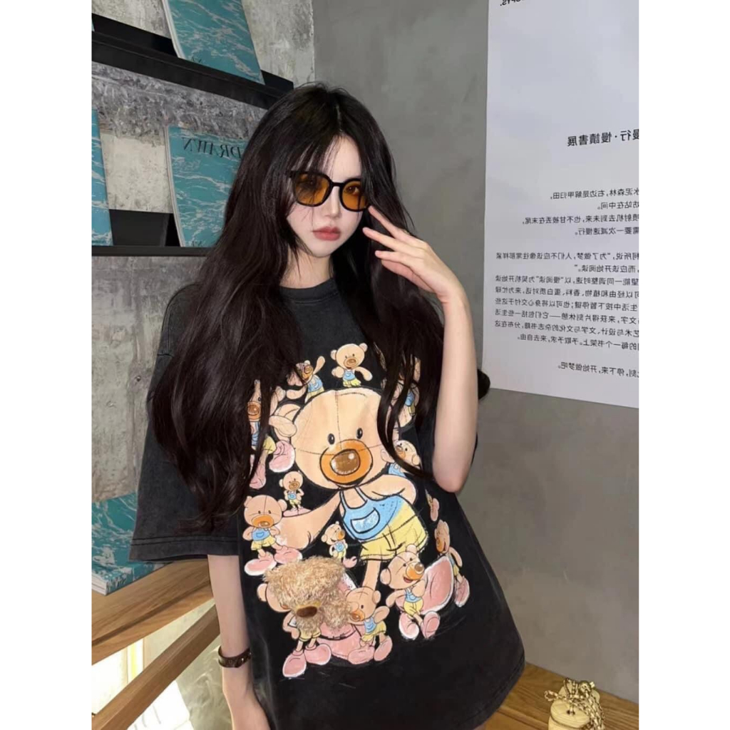 Áo Phông 3158 Kèm Gấu Chất Cotton Khô Cổ Tròn Dáng Rộng Gắn Gấu In Hình Bigsize - Áo Thun Tay Lỡ Nam Nữ