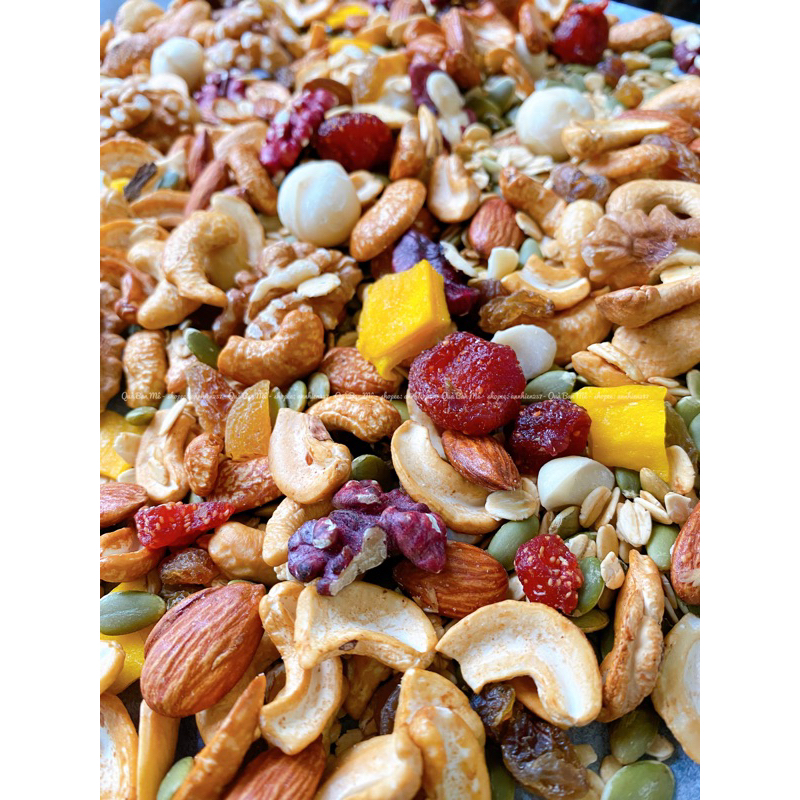 Granola siêu nhiều hạt 530g, ngũ cốc ăn kiêng thêm macca, dâu tây sấy dẻo, nướng mới hàng ngày - Quà Ban Mê