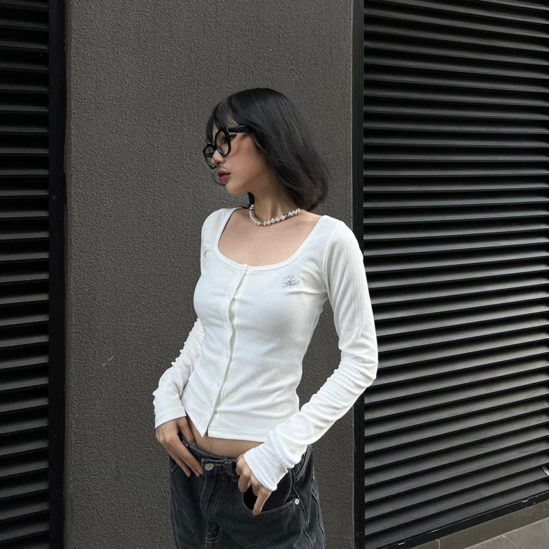 Áo thun croptop tay dài đính cườm OHOH