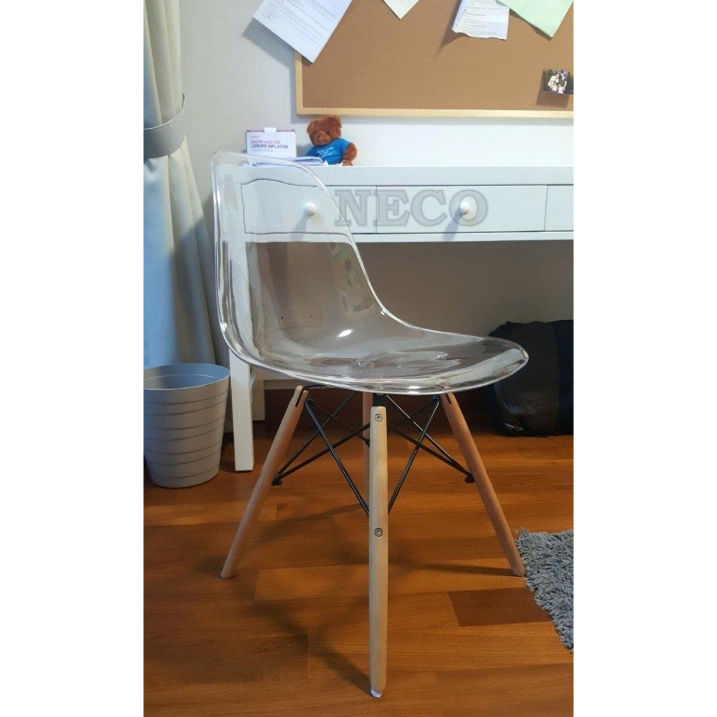 Ghế Eames trong suốt