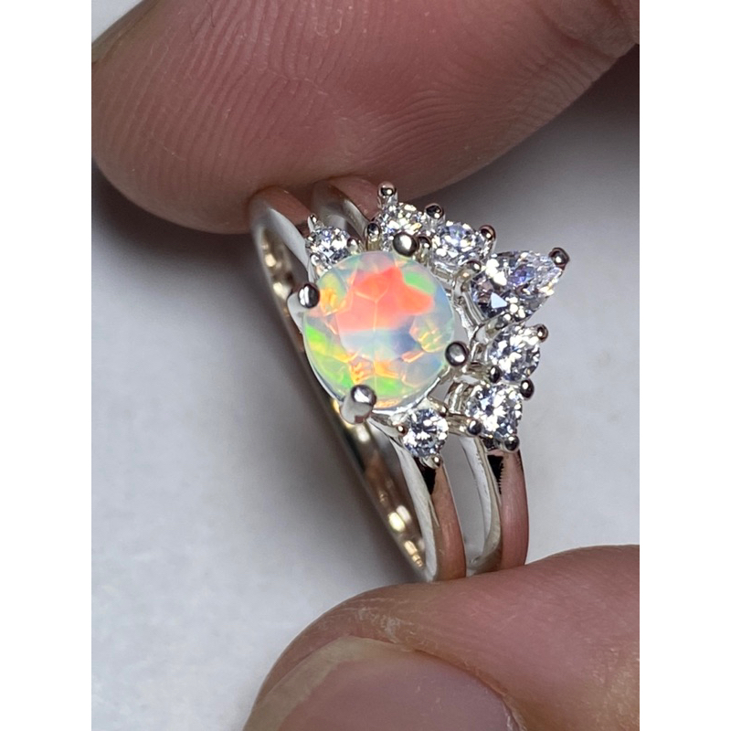 Nhẫn bạc 950 đính đá Opal thiên nhiên.