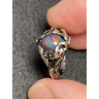 Nhẫn bạc 950 gắn đá Opal thiên nhiên.