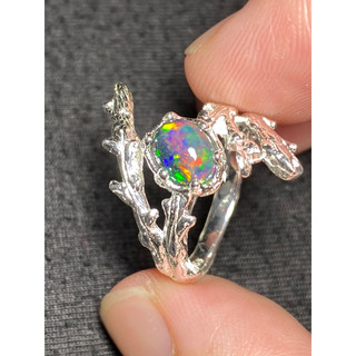 Nhẫn bạc 950 gắn đá Opal thiên nhiên.