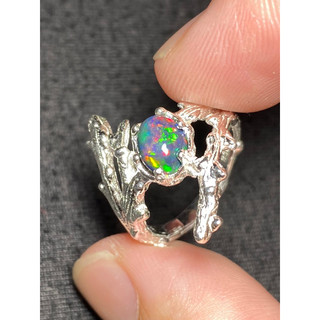 Nhẫn bạc 950 gắn đá Opal thiên nhiên.