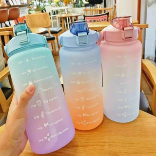 Bình đựng nước có ống hút