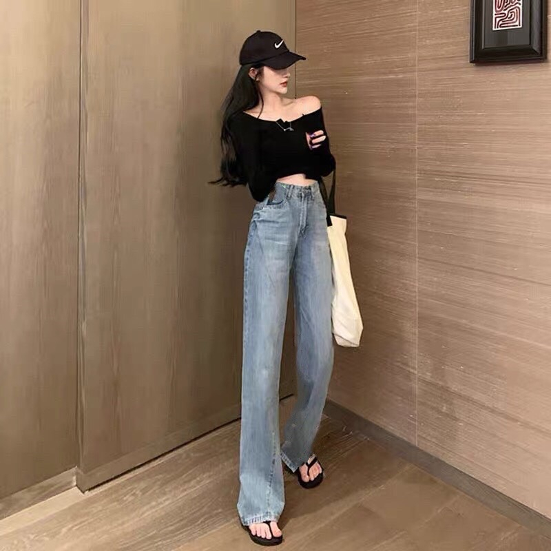 Set áo thun + quần jean. Có 1 màu. KÈm hình chụp thật 100%. SIze dưới 54kg vừa. ĐƠn giản mà đẹp. Mua nhanh kẻo hết nha