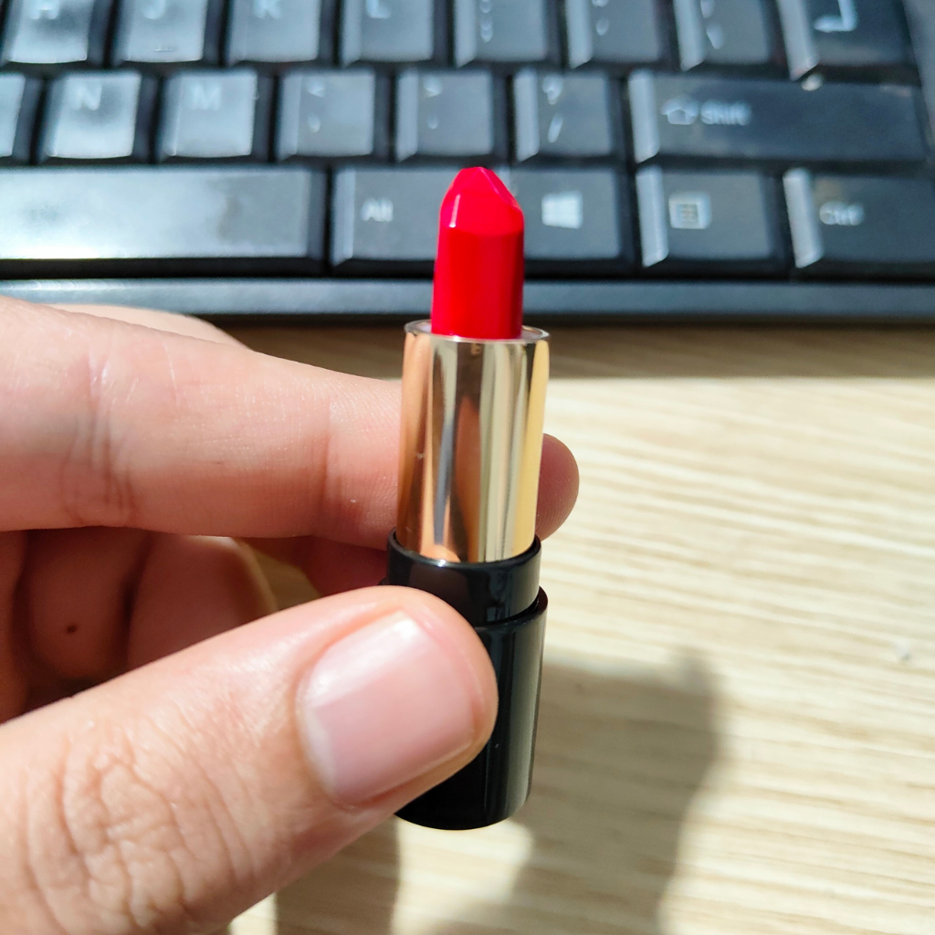 Son Lancome L’absolu Rouge Ruby Cream Minisize 1.5g siêu hot với màu son quyến rũ thiết kế nhỏ gọn dễ dàng mang theo