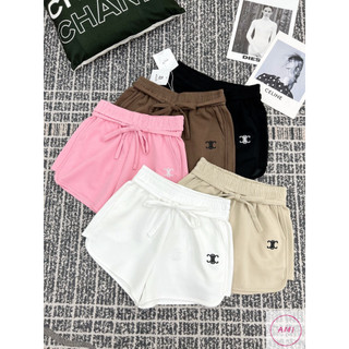 Quần short cạp chun da cá thêu chữ trẻ trung, cá tính