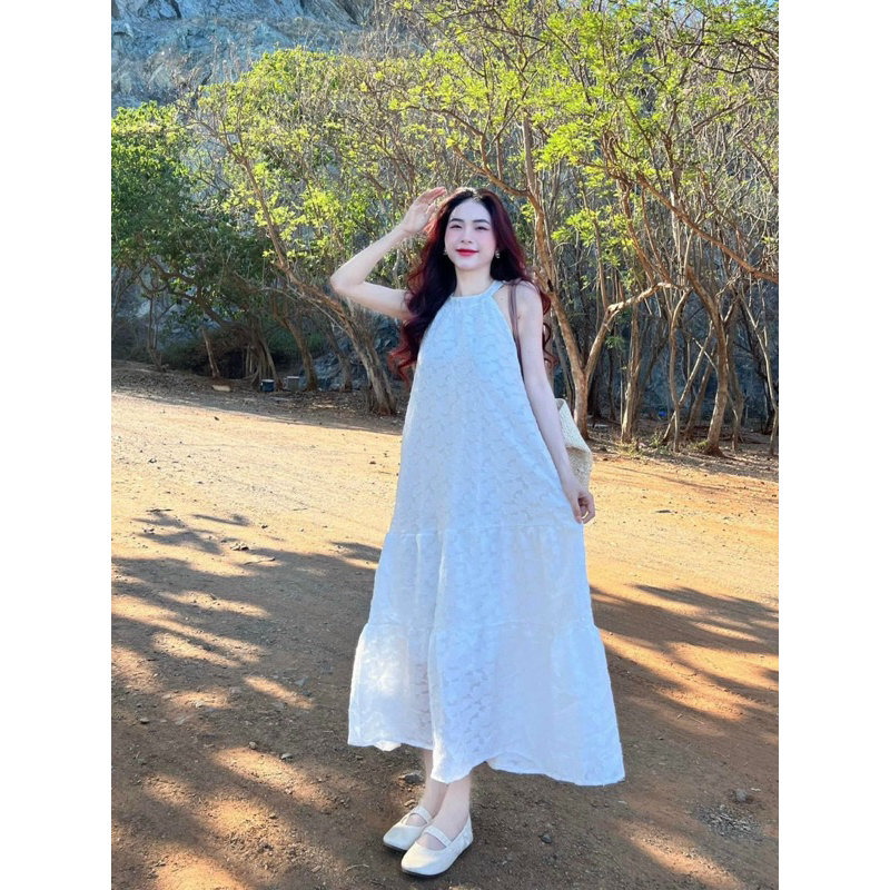 ĐẦM MAXI TRẮNG CỔ YẾM HOA NỔI✨
