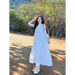 Đầm maxi trắng cổ yếm hoa nổi✨