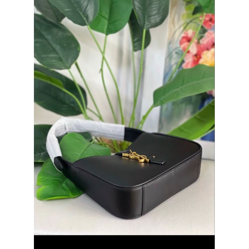 Túi gift vip kẹp nách cực sang chảnh quý phái