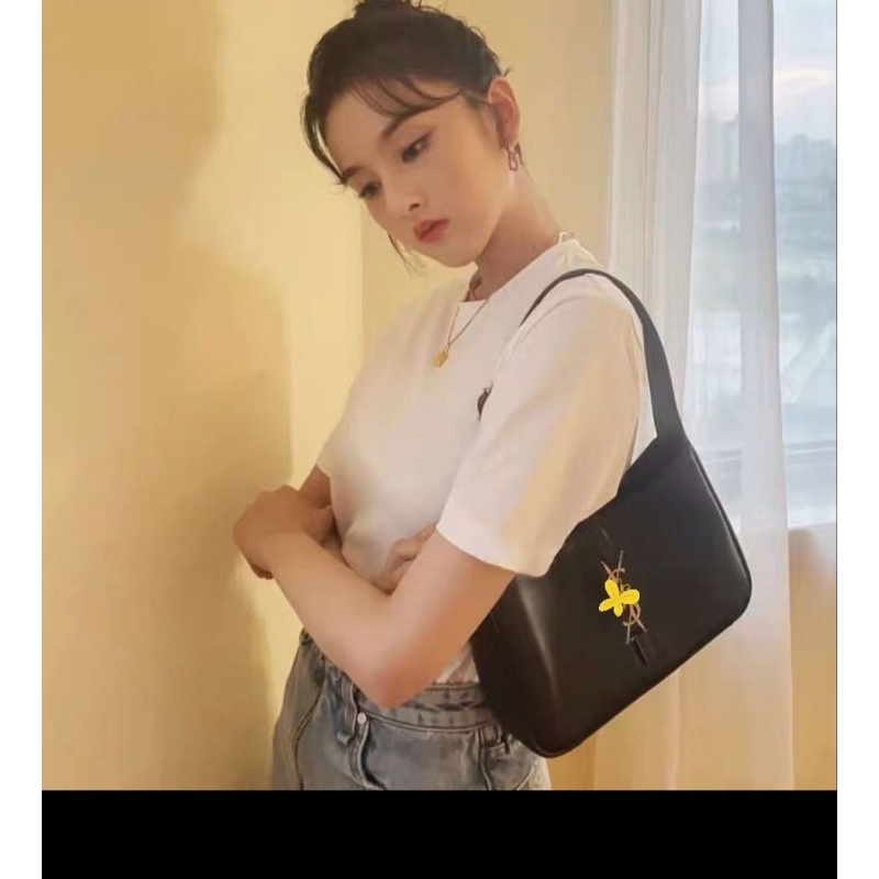 Túi gift vip kẹp nách cực sang chảnh quý phái