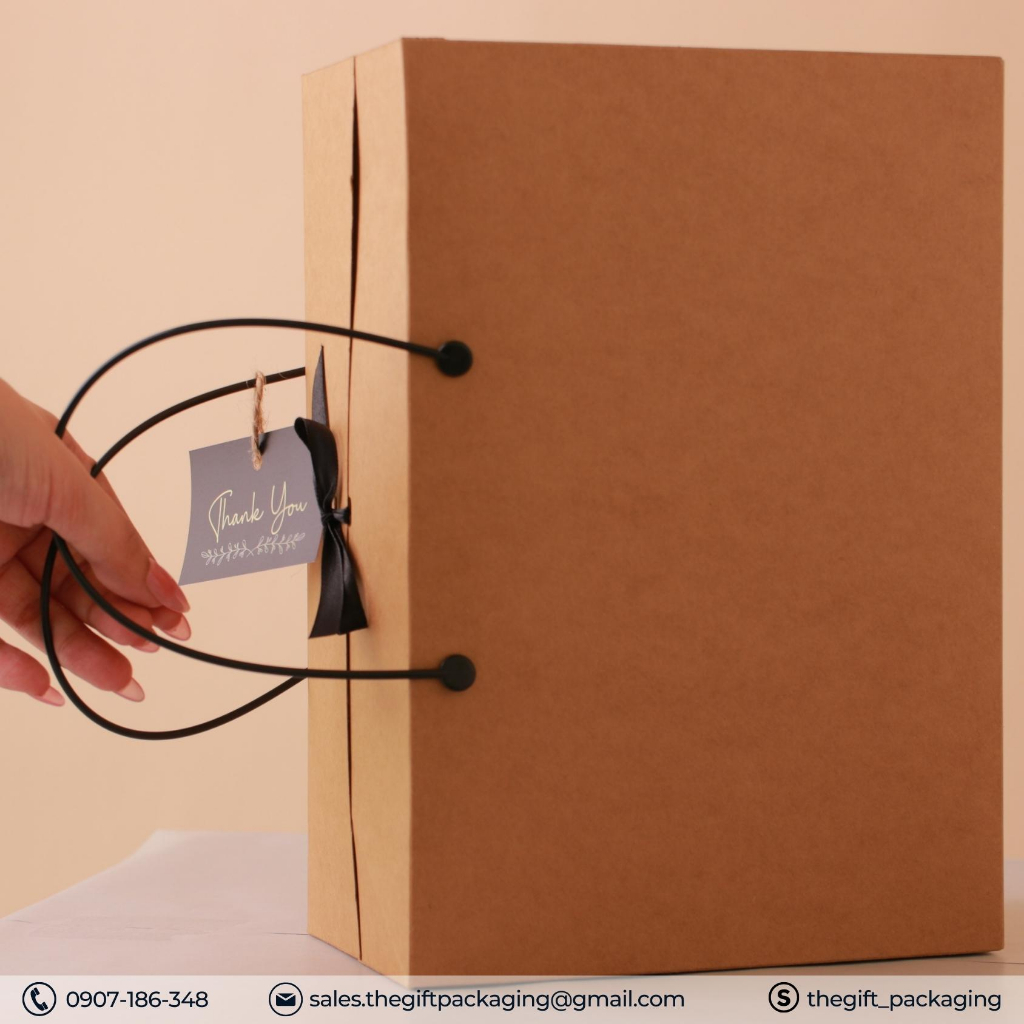 Combo 10 Hộp giấy Kraft quai xách nhựa đựng quà tặng - The Gift Packaging