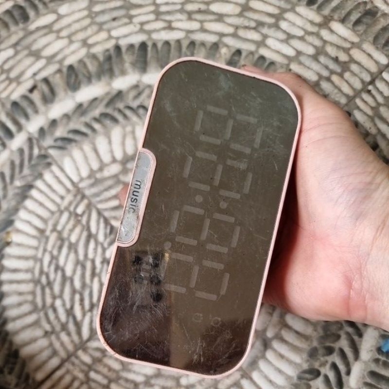 loa nghe nhạc + đồng hồ bluetooth lỗi hỏng dành cho a.e thợ sửa chưa