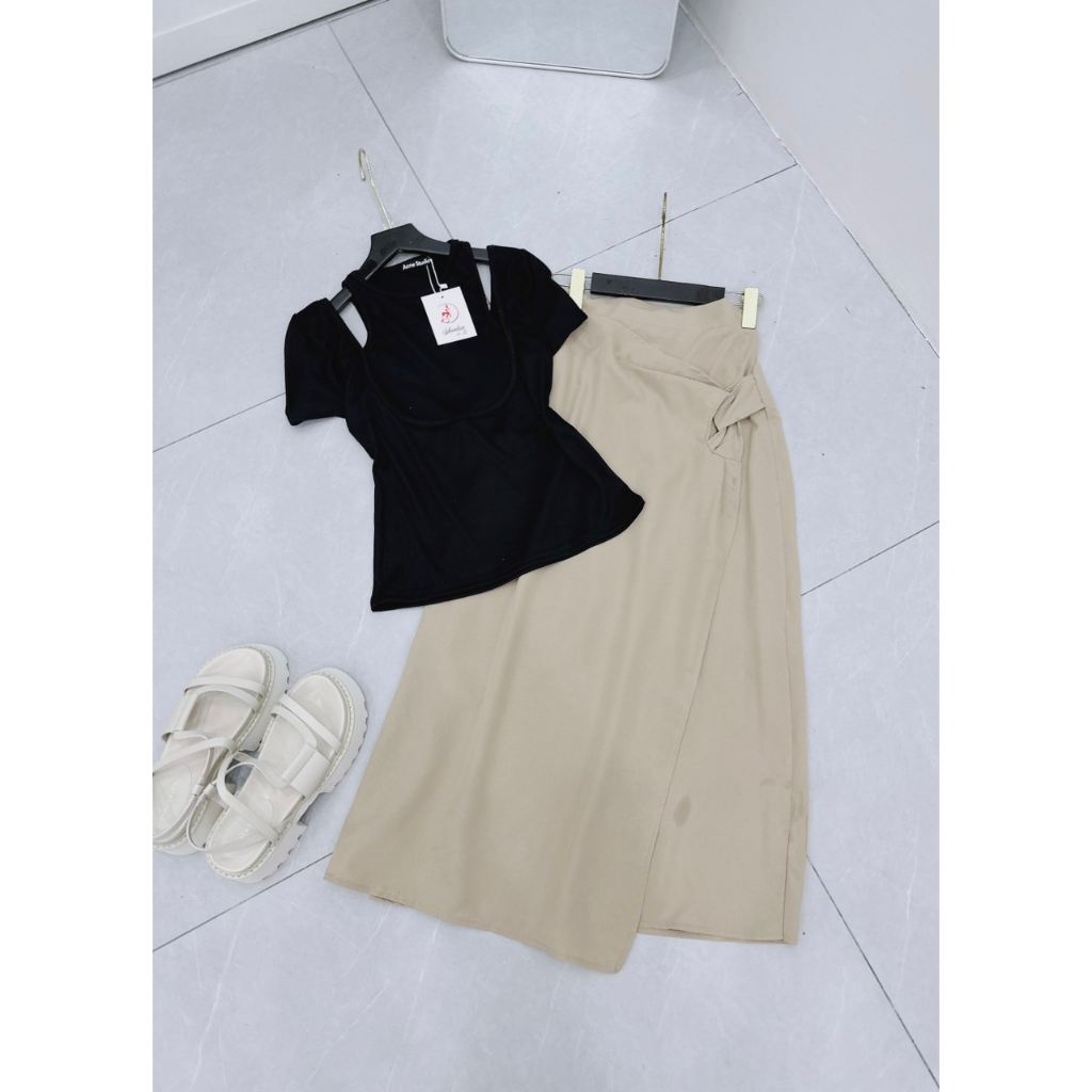Set Áo Khoét Vai Cách Điệu, Mix Chân Váy Nâu Xoắn Eo Chết Chéo Hàn | BigBuy360 - bigbuy360.vn