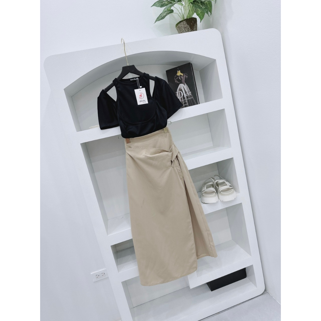 Set Áo Khoét Vai Cách Điệu, Mix Chân Váy Nâu Xoắn Eo Chết Chéo Hàn | BigBuy360 - bigbuy360.vn