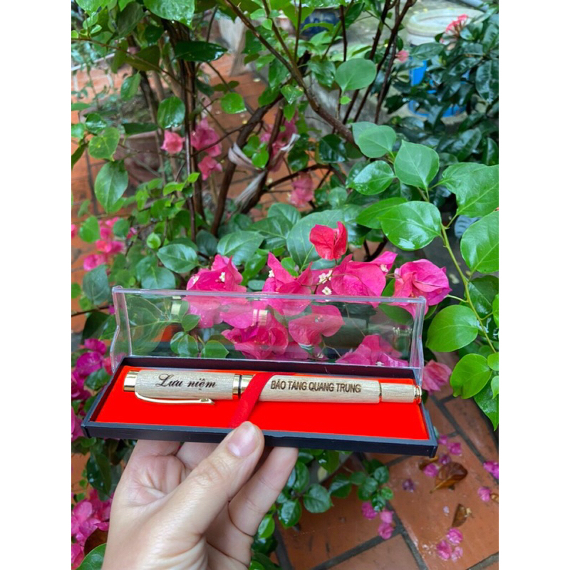 Bút Gỗ Trầm Hương Tốc Khắc Tên Theo Yêu Cầu + Hộp Đựng Mica Lót Nhung