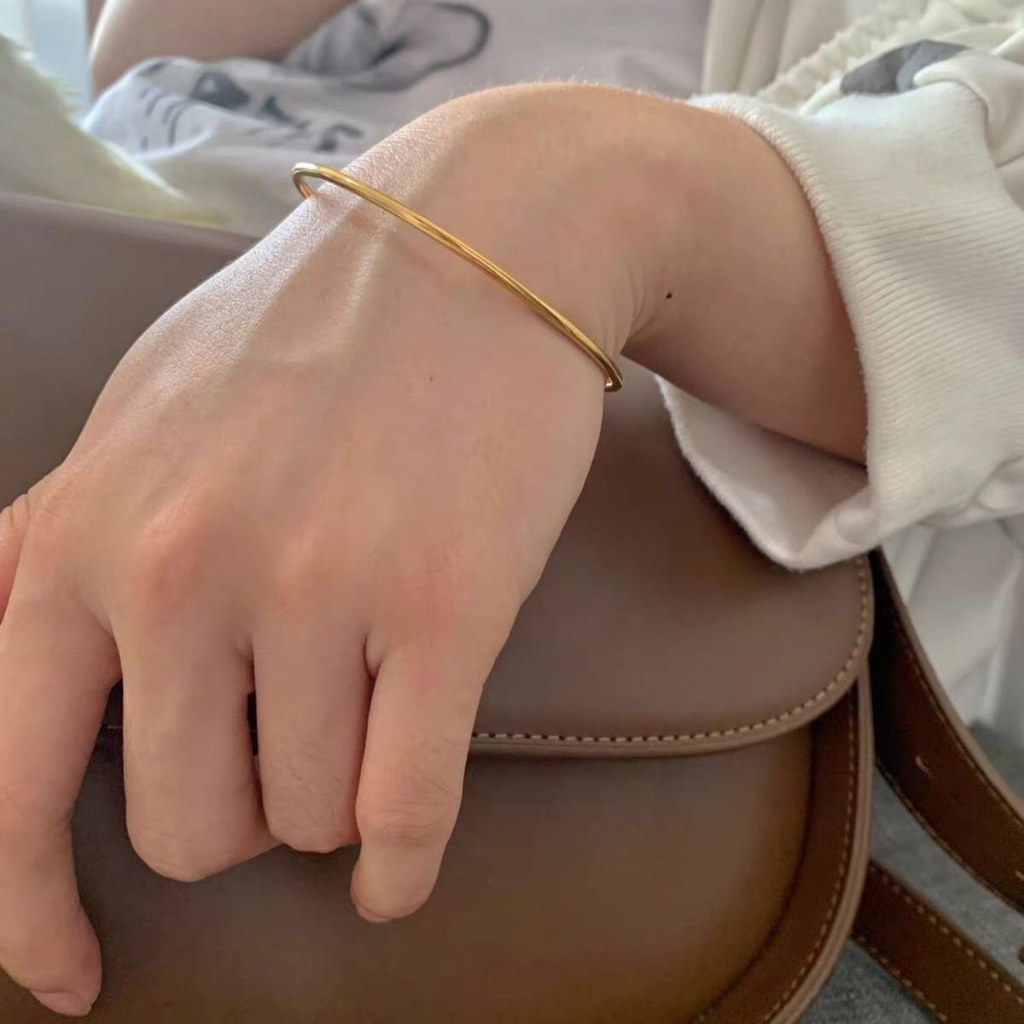 Vòng tay titan trơn 2 li siêu xinh