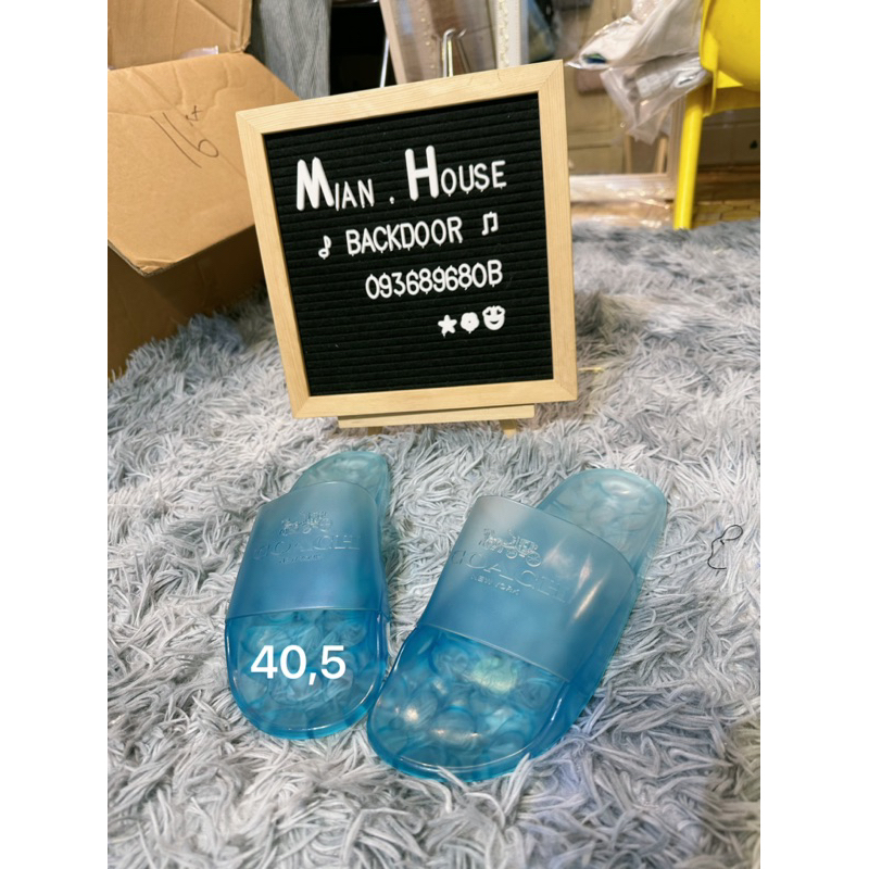 Dép Co@ch nhựa hot trend mùa hè này luôn nam nữ có đủ.