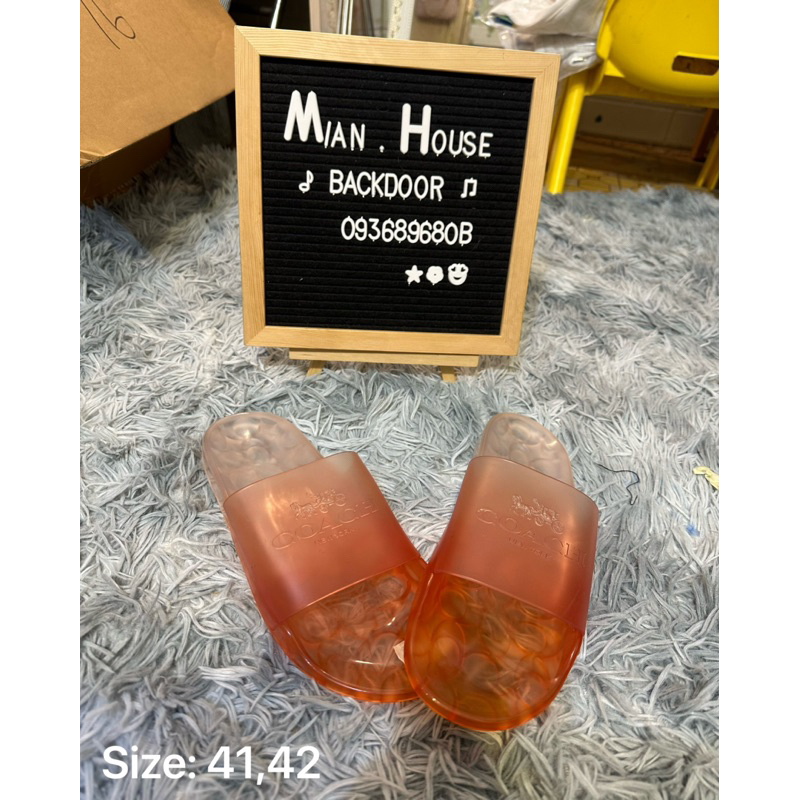 Dép Co@ch nhựa hot trend mùa hè này luôn nam nữ có đủ.