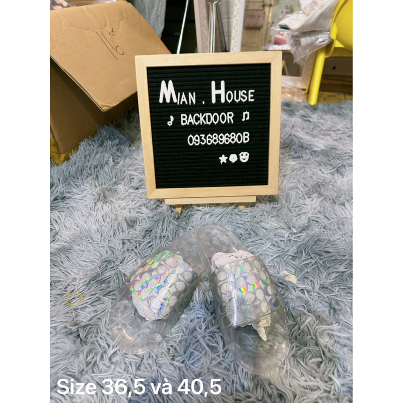 Dép Co@ch nhựa hot trend mùa hè này luôn nam nữ có đủ.