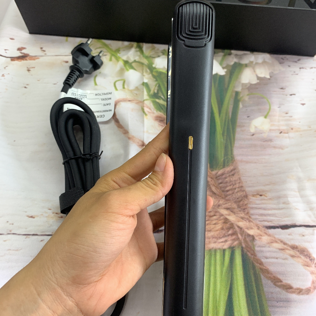 Máy kẹp duỗi tóc không gây rít CHARMVIT TITANIUM