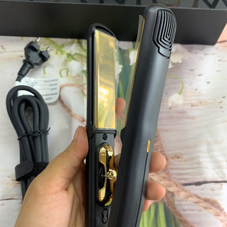Máy kẹp duỗi CHARMVIT TITANIUM (Hàn quốc)