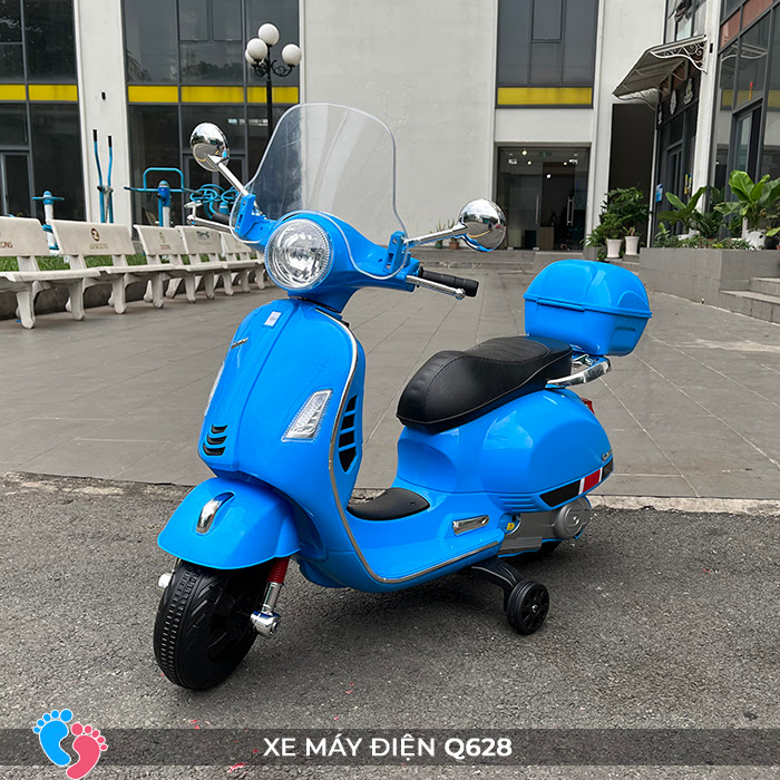 Xe máy Vespa có kính chắn gió và cốp, hộp để đồ chơi cho bé BABY PLAZA Q628 (Q618 V2)