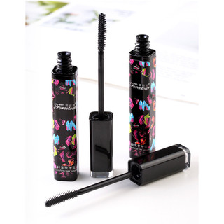 Chuốt tóc con - Chải tóc con vào nếp gọn gàng hương nước hoa dịu nhẹ , mascara vuốt tóc con