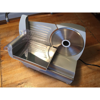 Máy thái thịt điện