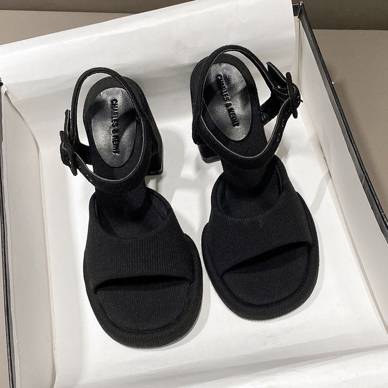 Giày cao gót bọc vải hot trend