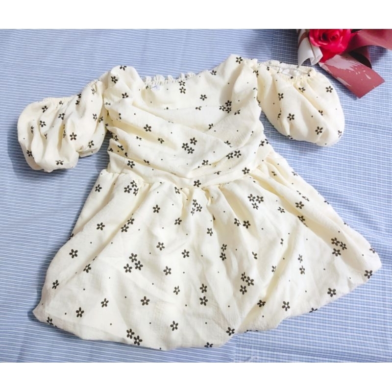 Áo Trễ Vai Nhún Lưng Đũi Hoa